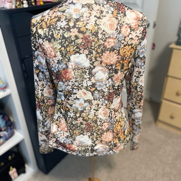 Sheer Floral Long Sleeve Top - Picture 4 of 4